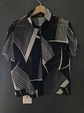Black & White Geometric Zip-Front  Shirt